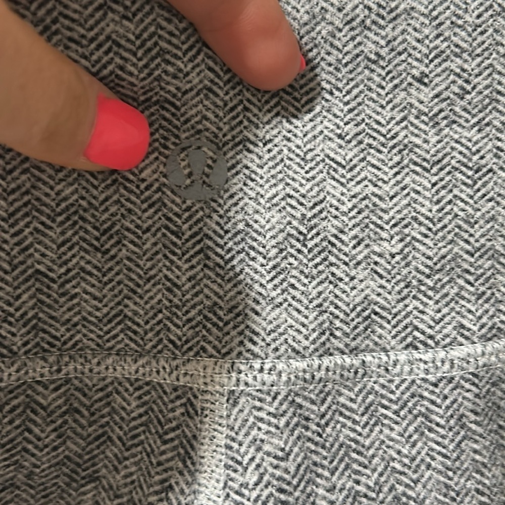 Lululemon Wunder Under Crop - Picture 6 of 7